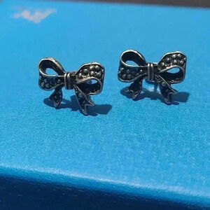 Sterling silver bow earrings